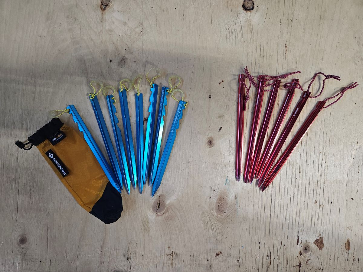 Assorted Y-beam stakes